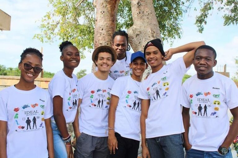En Boca Chica, jóvenes se unen para transformar su comunidad